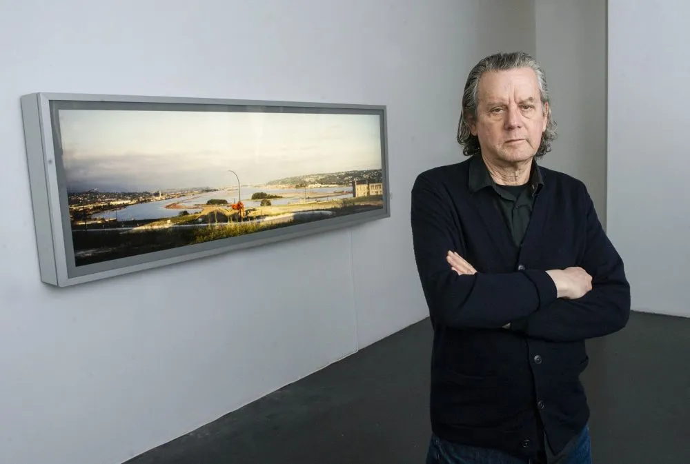 Jeff Wall, the Artist Who Helped Define the 'Vancouver School,' Has a New Exhibition Worth Wrestling With